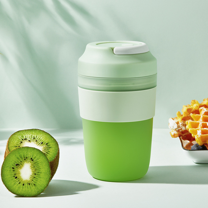 Portable Rechargeable With 4 Blades Juicer/Blender Cup