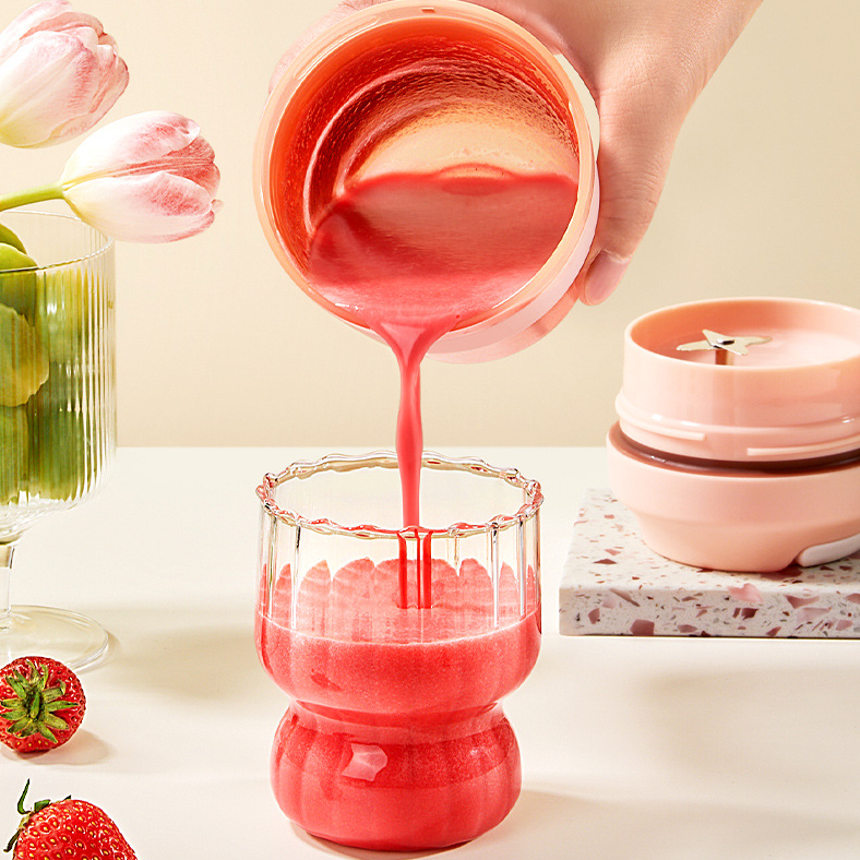 Portable Rechargeable With 4 Blades Juicer/Blender Cup